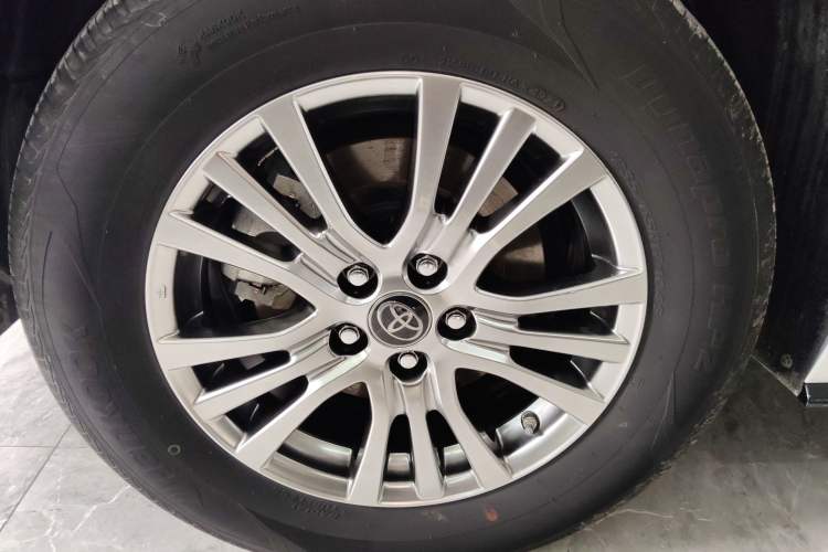 Used Toyota SIENNA 2021 2.5L Hybrid Premium Edition Right Rear Wheel Hub