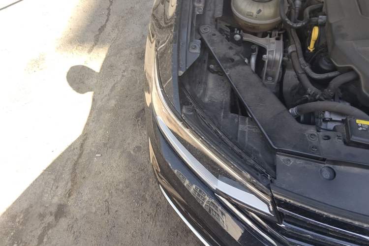 Used Volkswagen Magotan 2023 2 Million Units Limited Edition 330TSI DSG Leading Version Right Front Headlight