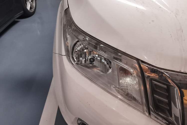 Used Nissan Navara 2021 2.5L Facelift Manual Transmission 4x4 Comfort Version QR25