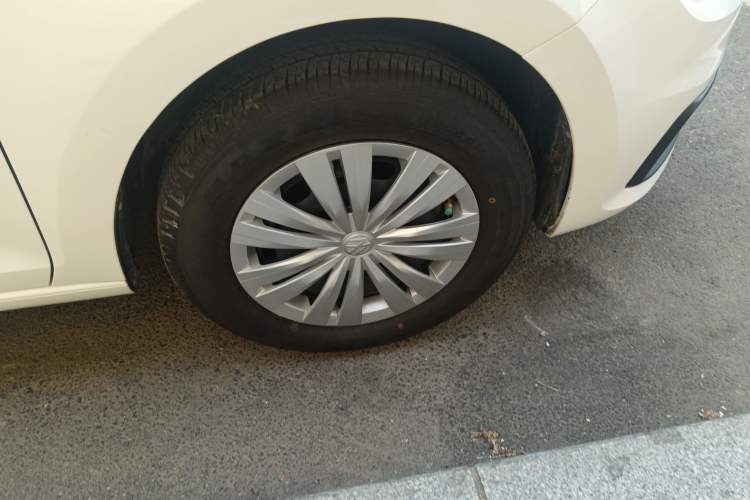 Used Volkswagen Santana 2021 1.5L Manual Fashion Edition Right Front Wheel Hub