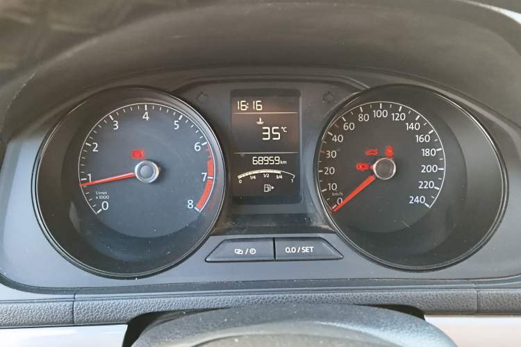 Used Volkswagen Lavida 2017 1.6L Manual Fashion Edition
