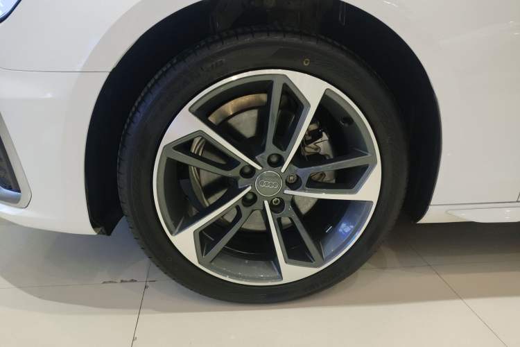 Used Audi A4L 2022 40 TFSI Fashion Dynamic Model Left Front Wheel Hub