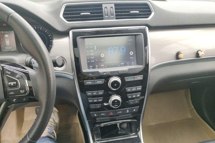 Used Haval H2 2018 Red-Label 1.5T Dual-Clutch Two-Wheel-Drive Luxury Model Audio And AC Panel