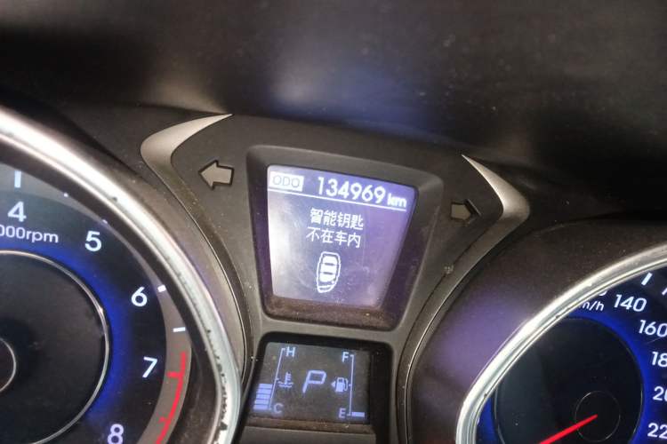 Used Hyundai Elantra (5th Generation / Langdong) 2016 1.6L Automatic Prestige Model Odometer Close Up