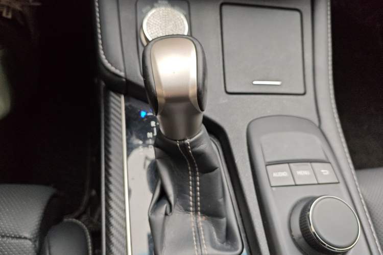 Used Lexus ES 2015 300h Comfort Edition
