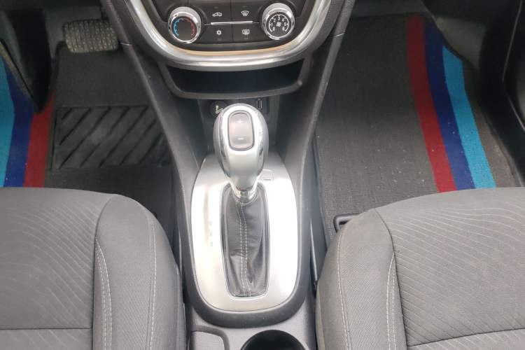 Used Buick Encore 2014 1.4T Automatic Two-Wheel Drive Urban Elite Model Gear Lever