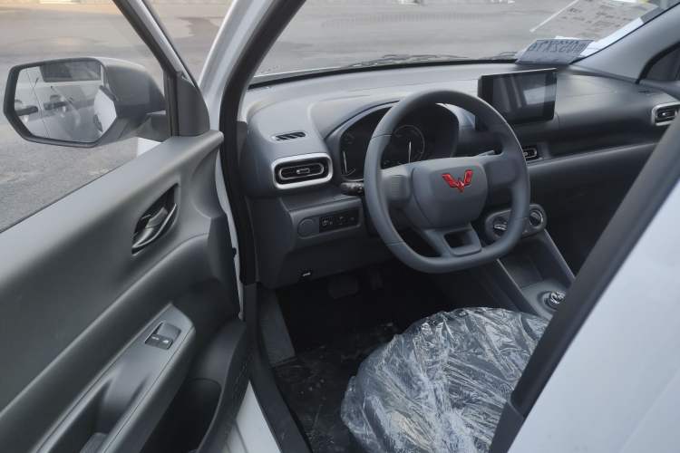 Used Wuling Hongguang New Energy 2025 Extended-Range Hybrid 50 km Standard Version
