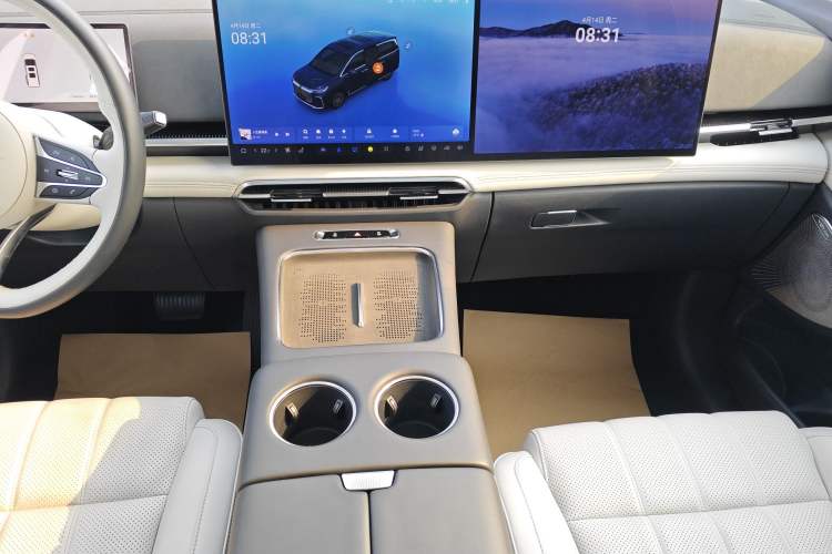 Used VOYAH Dream 2025 PHEV Four-Wheel-Drive Flagship Kunpeng Edition Audio And AC Panel