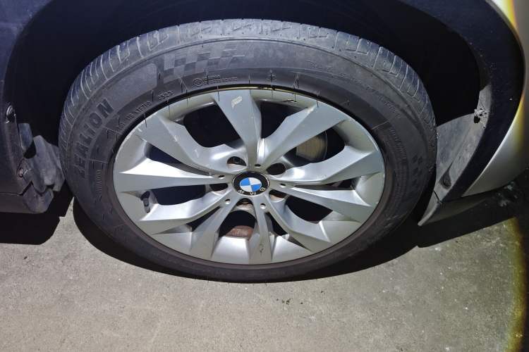 Used BMW X1 2013 sDrive18i Fashion Model Right Front Wheel Hub