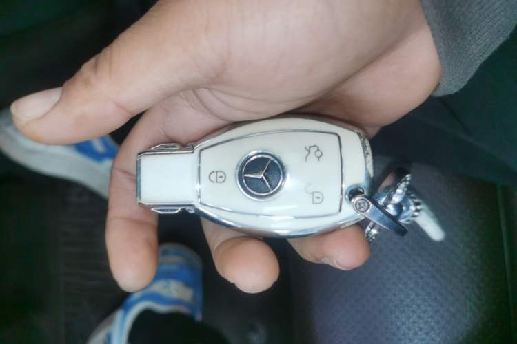 Used Mercedes-Benz GLC 2019 Facelift GLC 260 L 4MATIC Luxury Model Vehicle Key