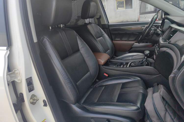 Used GAC Trumpchi GS7 2017 320T Two-Wheel-Drive Luxury Smart Connectivity Model
