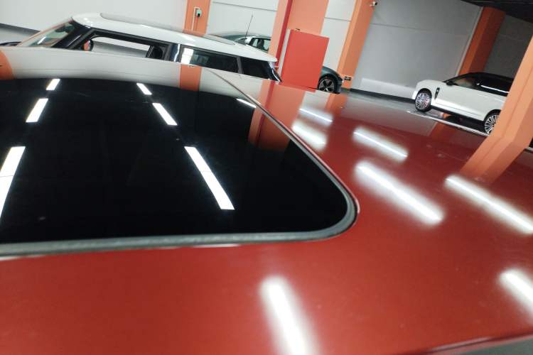 Used Nissan Tiida 2014 1.6L CVT Smart Model Roof