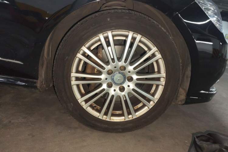 Used Mercedes-Benz E-Class 2010 E 260 L CGI Elegant Model Right Front Wheel Hub