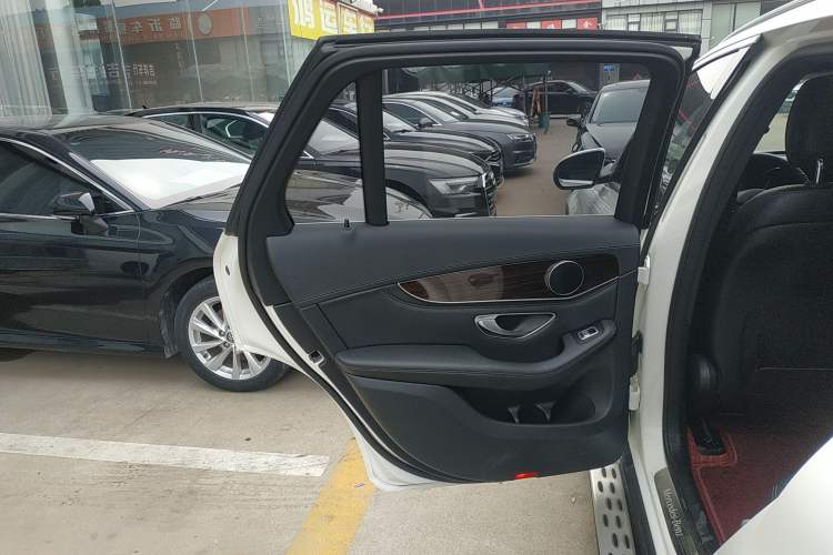 Used Mercedes-Benz GLC 2019 GLC 260 L 4MATIC Dynamic Model Interior 8