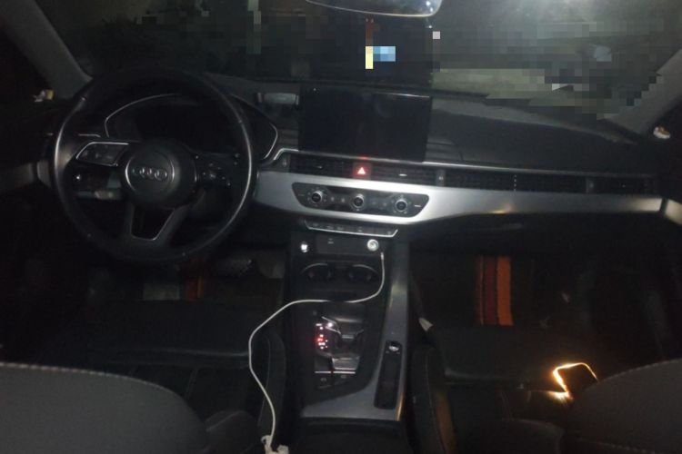 Used Audi A4L 2022 40 TFSI Fashion Dynamic Model Center Console