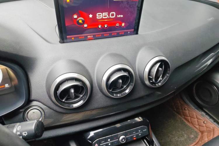 Used Wey VV7 2017 2.0T Luxury Model Audio And AC Panel