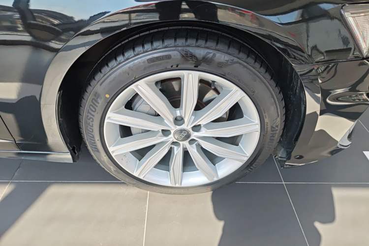 Used Audi A6L 2021 45 TFSI Prestige Dynamic Edition Right Front Wheel Hub