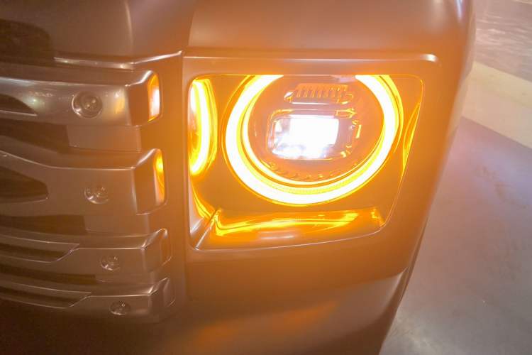 Used Haval H9 2024 2.0T Gasoline All-Wheel-Drive Extreme Edition Left Front Headlight