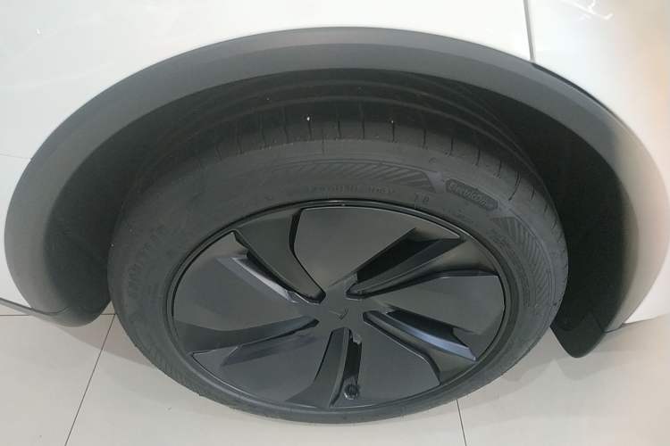 Used Tesla Model Y 2026 Rear-Drive Model Right Rear Wheel Hub