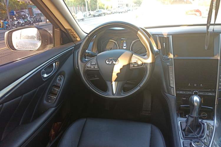 Used Infiniti Q50L 2015 2.0T Comfort Edition
