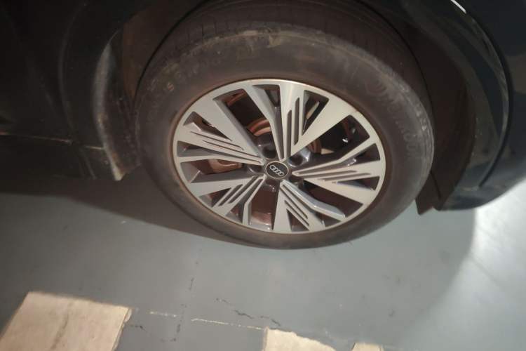 Used Audi Q5 e-tron 2023 40 e-tron Shining Edition Mecha Kit
