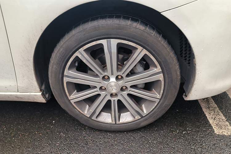 Used Peugeot 408 2015 1.2T Automatic Luxury Edition Right Front Wheel Hub