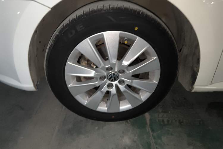 Used Volkswagen Lavida 2013 Revised Version 1.4 TSI DSG Comfort Edition Left Front Wheel Hub