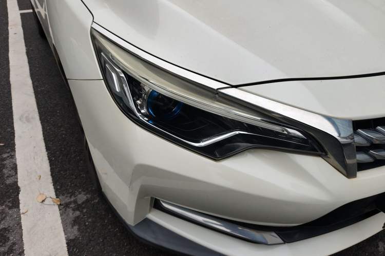 Used Venucia D60 2018 1.6L CVT Smart Connect Elite Edition Right Front Headlight