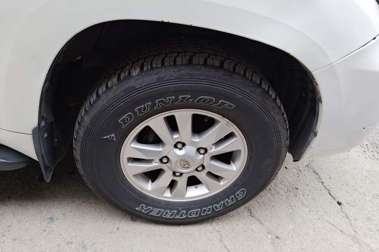 Used Toyota Land Cruiser 2012 4.0L Automatic VX Right Front Wheel Hub