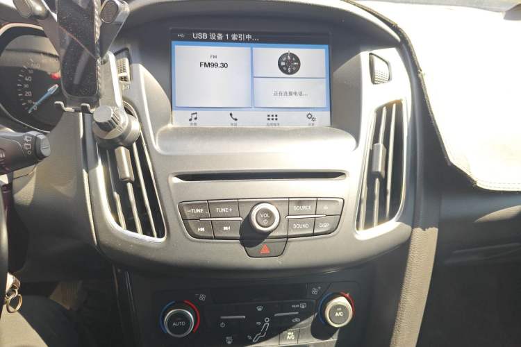 Used Ford Focus 2018 Hatchback Classic EcoBoost 180 Automatic Elite Model Audio And AC Panel