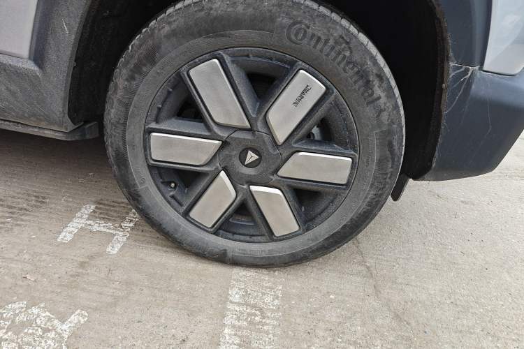 Used Deepal G318 2024 Four-Wheel-Drive Air Suspension Model
