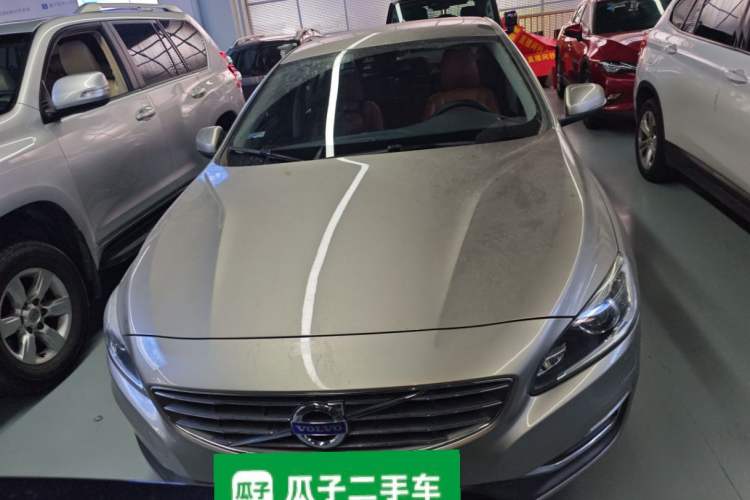 Used Volvo S60 2015 S60L 2.0T Zhiyuan Edition
