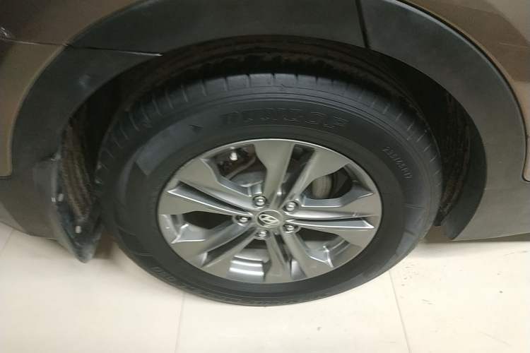 Used Hyundai Santa Fe 2013 2.4L Automatic Two-Wheel Drive Smart Version