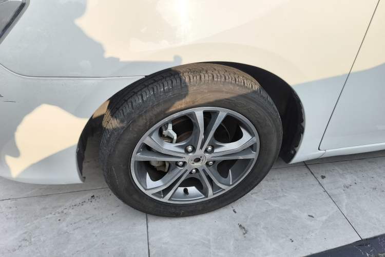 Used Zotye Z300 2014 1.6L Urban Edition Automatic Luxury Model