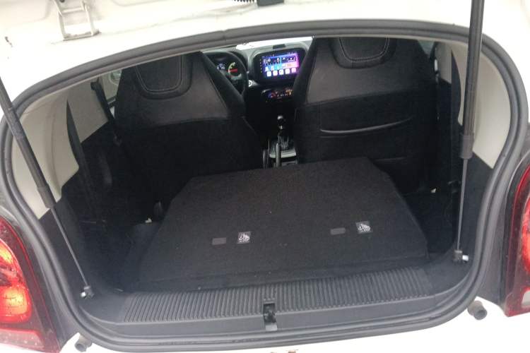 Used Roewe Clever 2022 311km QiQi BoBo Edition Trunk