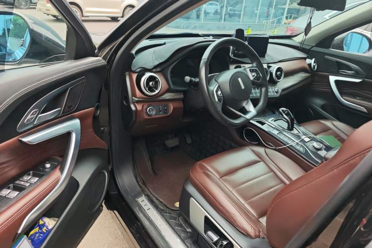 Used Wey VV7 2019 Upgraded Model 2.0T Ultra-Luxury Version China VI Standard
