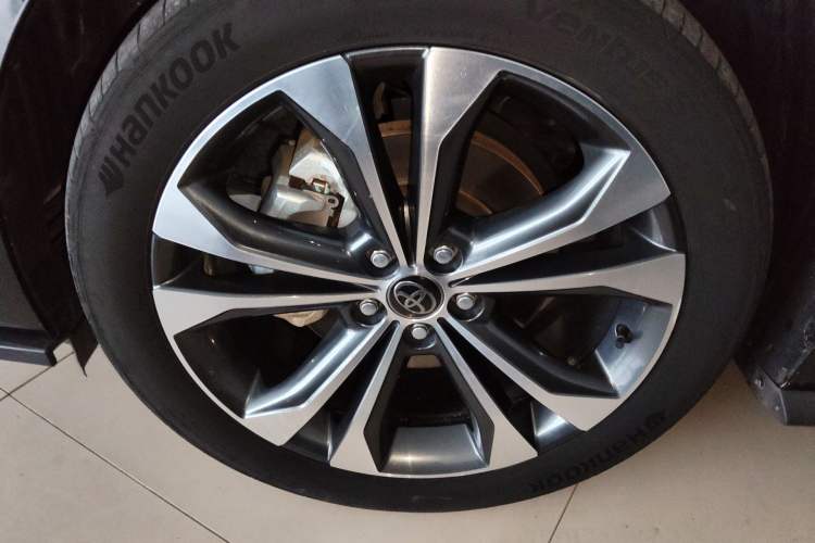 Used Toyota Granvia 2023 2.5L Hybrid Flagship VIP Edition Left Front Wheel Hub