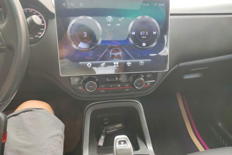 Used Qoros 5 2019 Qoros 5S 1.6 TGDI Prestige Model Audio And AC Panel