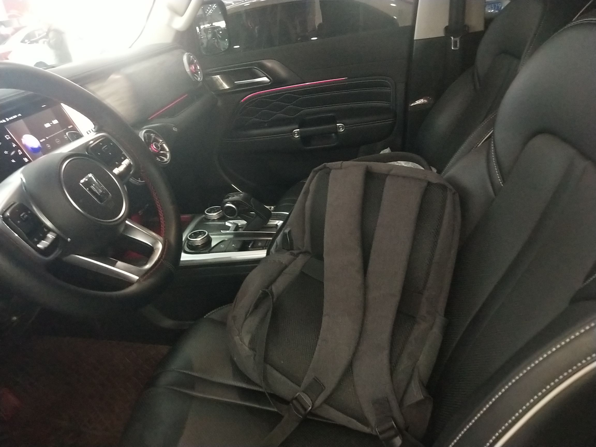 المقاعد الأمامية داخل السيارة