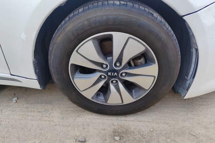 Used Kia K5 2016 2.0L Hybrid GLS Right Front Wheel Hub