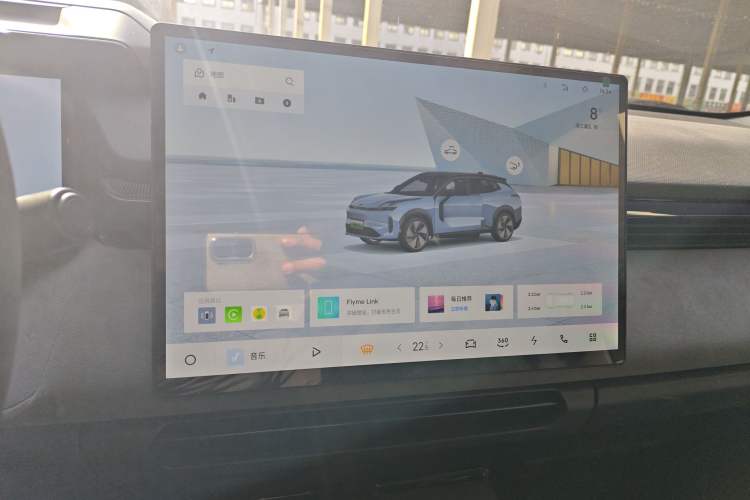 Used Lynk & Co 08 EM-P 2025 220 km All-Wheel-Drive Performance Halo