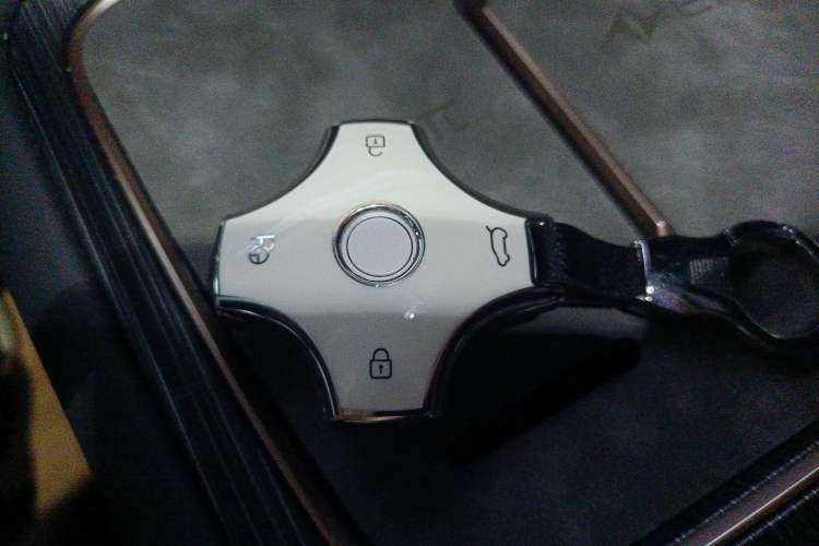 Used Dongfeng eπ eπ008 2024 210Max Range-Extended Version 6 Seats Interior 1