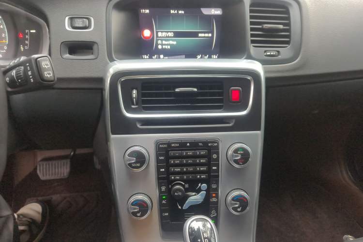 Used Volvo V60 2017 Cross Country T5 AWD China V Standard