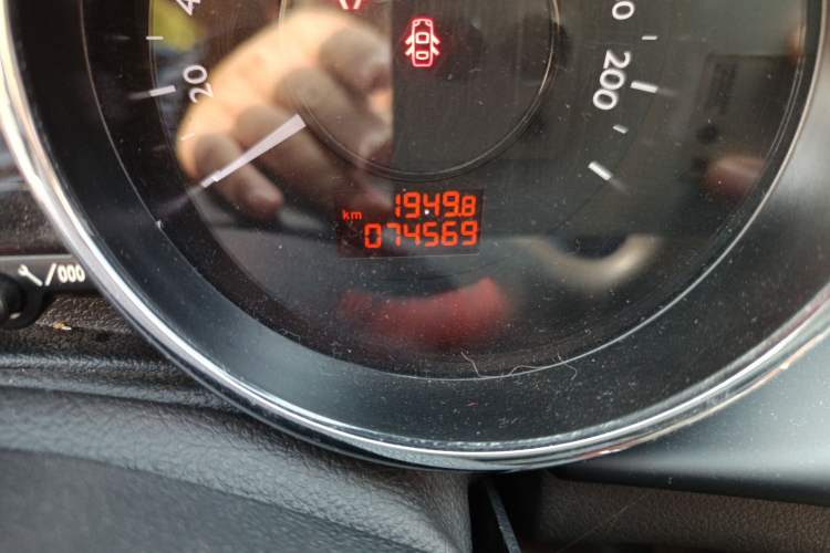 Used Peugeot 3008 2015 2.0L Automatic Classic Edition Odometer Close Up