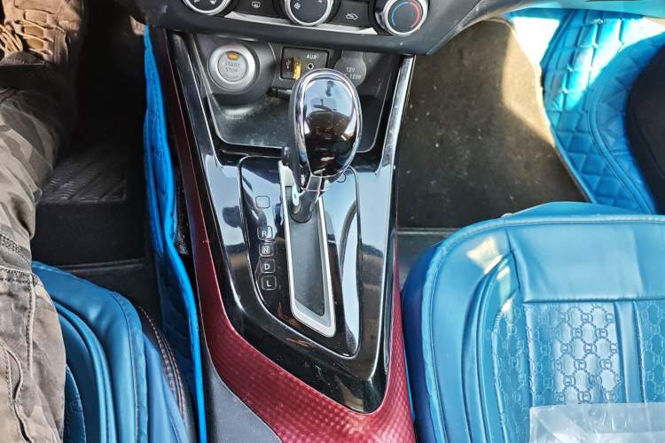 Used Nissan Lannia 2016 1.6L CVT Smart Cool Edition Gear Lever