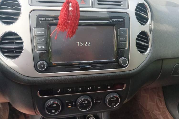 Used Volkswagen Tiguan 2013 1.8 TSI Automatic All-Wheel Drive Luxury Model Audio And AC Panel