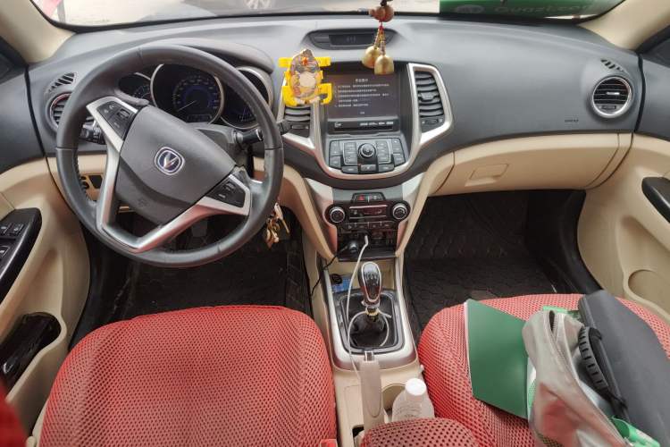 Used CHANGAN Eado 2015 1.6L Manual Luxury Model China V Standard Center Console