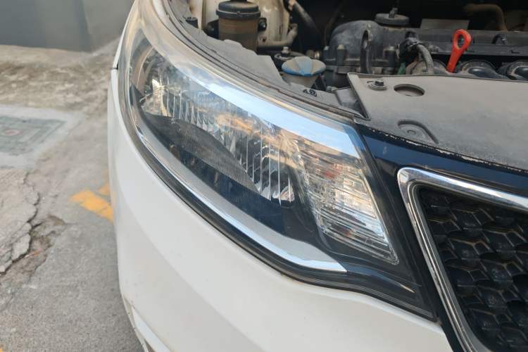 Used Kia K2 2015 Sedan 1.4L MT GLS Right Front Headlight