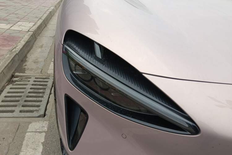 Used Xiaomi Auto YU7 2025 Ultra-Long Range Rear-Wheel Drive Version Right Front Headlight