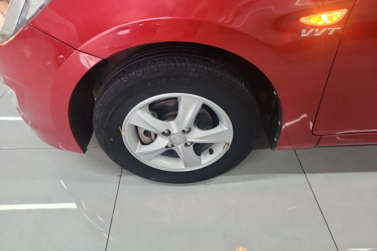 Used Hyundai Verna (older generation) 2016 1.4L Manual Smart GLS Trim Left Front Wheel Hub